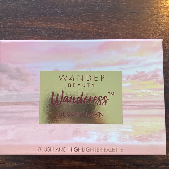 Wander Beauty blush/highlight trio in Dusk to Dawn. NEW - Picture 2 of 3